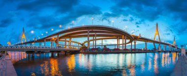 Otomatik tabanca ve madde işaretleri