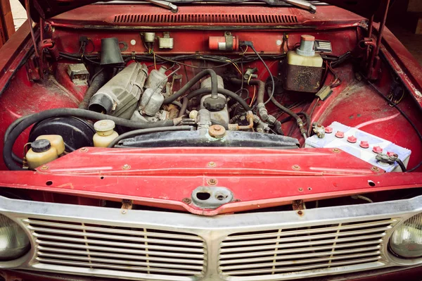 Sala de máquinas de coche abandonado — Foto de Stock