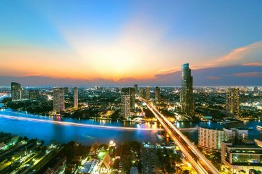 43 kat hayalet kuleden dramatik günbatımı sahne