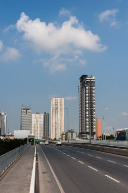 Bangkok ve Thonburi bağlantı Taksin Köprüsü