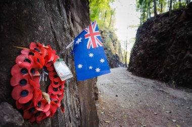 Tay dili-Birmanya ölüm savaş esiri tarafından inşa tren