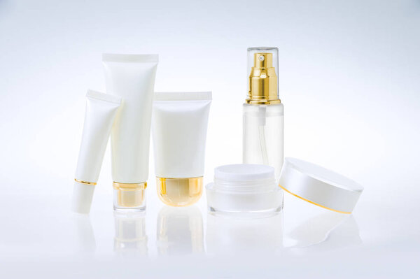 Набор косметических контейнеров
