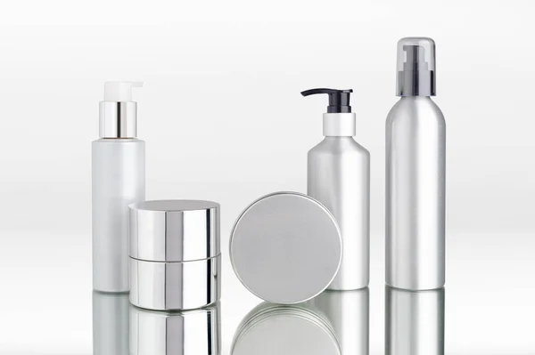 Aluminium Spenderflaschen Und Kartuschen — Stockfoto