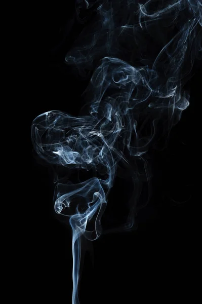 Mouvement abstrait de fumée blanche tourbillonnante sur noir. Fumée fantaisie — Photo
