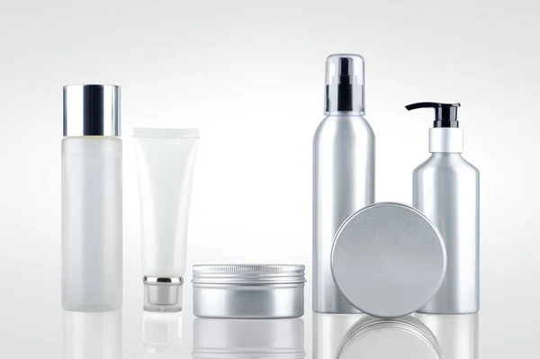 Zestaw Pojemników Kosmetycznych Butelki Wkłady Dozowników Kosmetycznych Aluminium — Zdjęcie stockowe