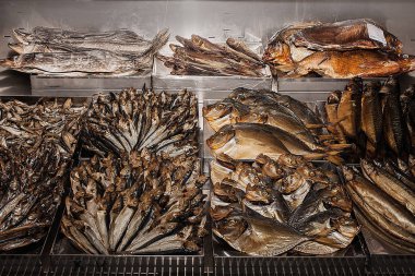 Füme balık ile vitrin