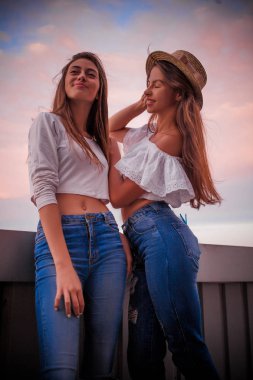 İki yumuşak rüya kız