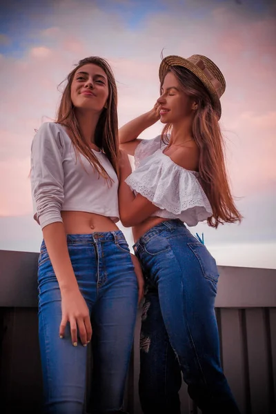 Dos chicas de ensueño suaves — Foto de Stock