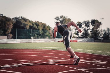 Koşucu başlangıcında pislik