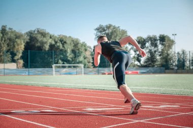 Arkadan koşucu başlatmak için göster