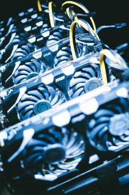 Büyük hayranları ile makine. Bitcoin araştırma grubu