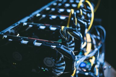 Büyük hayranları ile makine. Bitcoin araştırma grubu