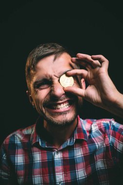 Çünkü para bitcoin onda bir kayalık adamdır