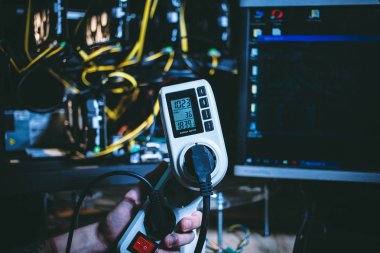 Bitcoin Çiftliği'nin çalışmalarının enerji sayaçları