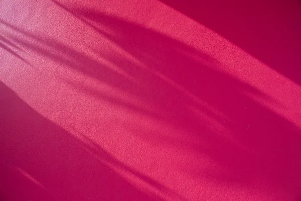 ピンクの壁のテクスチャ背景。光で — ストック写真