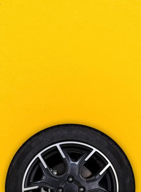 Beyaz arkaplan ile dağıtım tekerlekleri