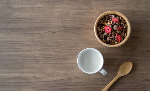 Granola Fait Maison Avec Lait Pour Petit Déjeuner Sur Table — Photo