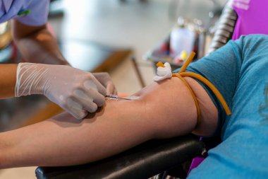 kan bağışı ile resim yumuşak odak ışık içinde belgili tanımlık geçmiş üzerinden