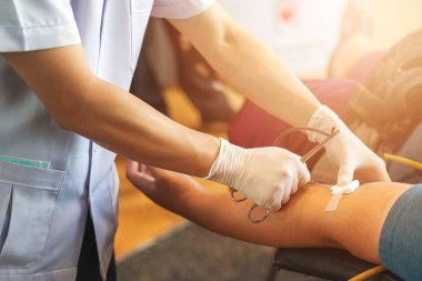 kan bağışı ile resim yumuşak odak ışık içinde belgili tanımlık geçmiş üzerinden