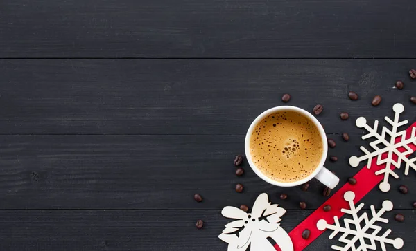 Φλιτζάνι Ζεστό Καφέ Μαύρο Ξύλινο Στις Διακοπές Των Χριστουγέννων Πάνω — Φωτογραφία Αρχείου