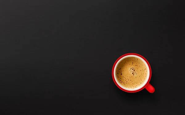 Rode Kop Koffie Zwarte Papieren Achtergrond Bovenaanzicht — Stockfoto