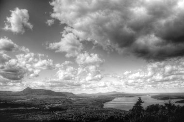 dağın tepesinde mükemmel görünüm