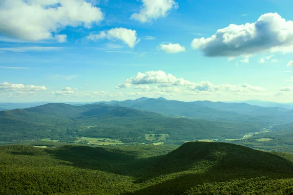 Chaîne de montagnes au Québec canada — Photo