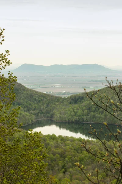 Lacul de pe vârful unui munte — Fotografie, imagine de stoc