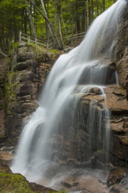 Oluklu gorge new Hampshire'da, şelale