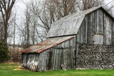 Bahar zaman içinde eski ahır