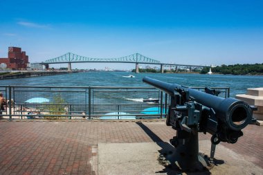 eski silah eski Montreal, Quebec, Kanada Jacques Cartier köprüsünde işaret
