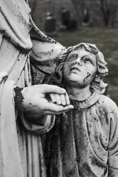 Ruku v ruce socha — Stock fotografie