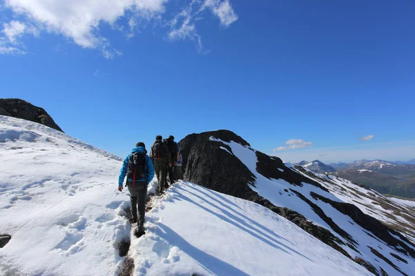 Senderismo en montañas noruegas —  Fotos de Stock