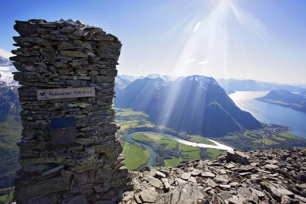 Dağlar, Norveç'da yürüyüş yaz — Stok fotoğraf