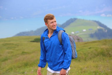 Schafberg dağındaki turist çocuk, Avusturya