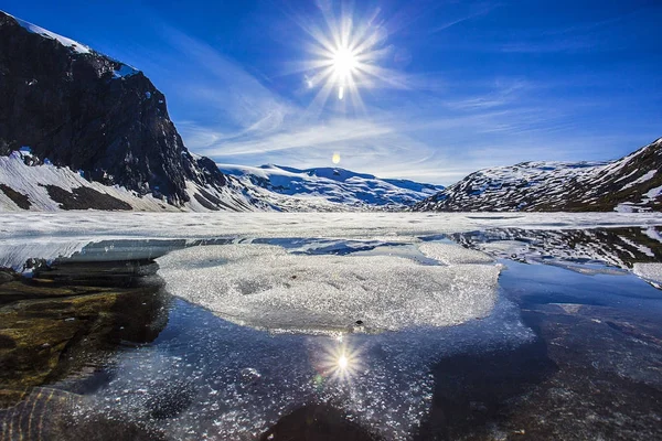 Paisagem Fiorde Com Belas Nuvens Estrada Com Pedras Frente Noruega — Fotografia de Stock