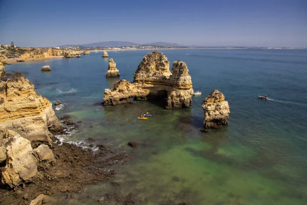 Portekiz Algarve Plajları Olan Yüksek Kayalık Sahil Şeridi — Stok fotoğraf