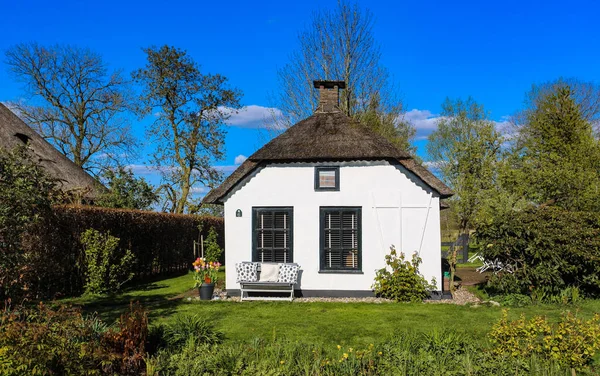 オランダ ギヨーロン 住宅や庭園の典型的なオランダの郡側 — ストック写真