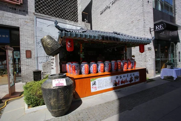 Yangshuo Kina Juli 2018 Shoppinggatan Yangshuo Stad Sommaren Staden Semesterort — Stockfoto