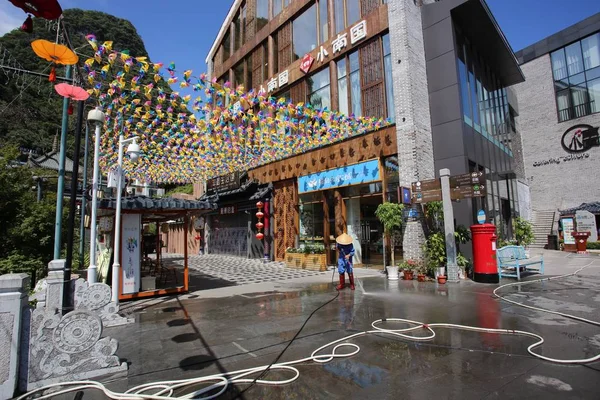 Yangshuo Kina Juli 2018 Shoppinggatan Yangshuo Stad Sommaren Staden Semesterort — Stockfoto