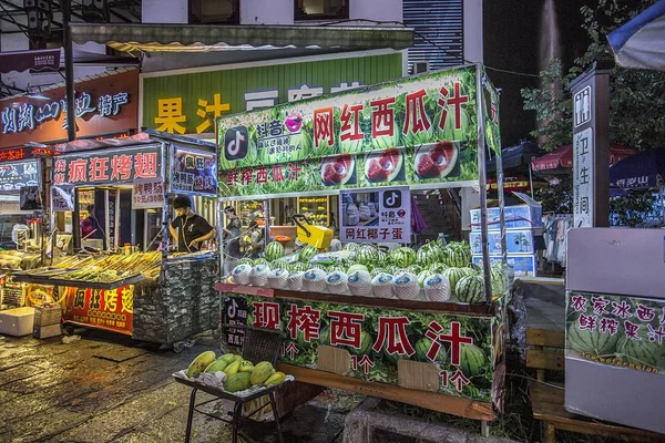 Yangshuo Čína Července 2018 Nákupní Ulice Yangshuo City Létě Město — Stock fotografie