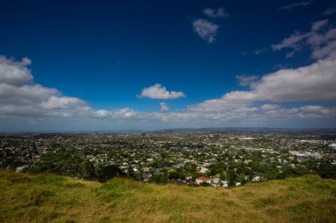 Yeni Zelanda 'nın Kuzey Adası' ndaki Auckland şehrinin Eden Dağı manzarası.