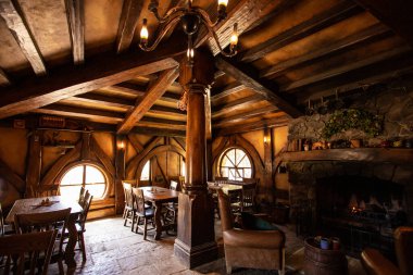 Hobbiton, Matamata, Yeni Zelanda 'daki Hobbit tavernası.
