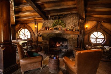 Hobbiton, Matamata, Yeni Zelanda 'daki Hobbit tavernası.