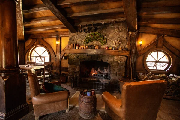 Hobbiton, Matamata, Yeni Zelanda 'daki Hobbit tavernası.