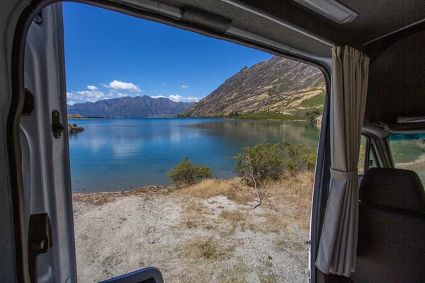 Lake View Campervan Caravan Traveling Concept — Stock Photo, Image