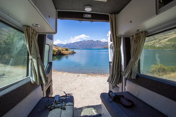 Lake View Camper Van Caravan Traveling Concept — Stock Photo, Image