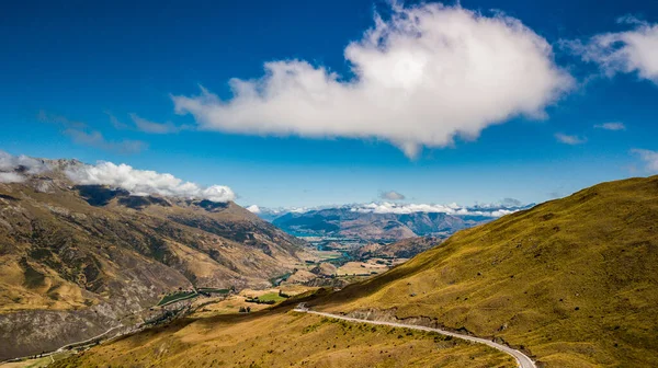 Vue Aérienne Paysage Montagneux Rural Avec Une Route Serpentine Sinueuse — Photo