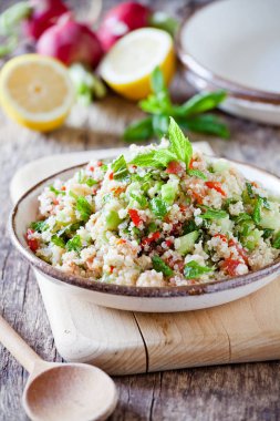 Kase Quinoa salata yenileniyor