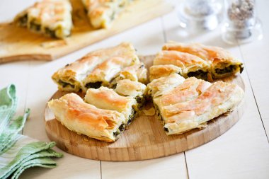 Yunanca ıspanak pasta